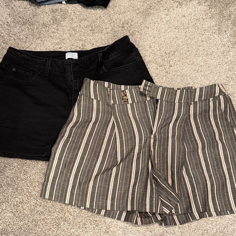 Time and Tru Black and Striped Women Shorts